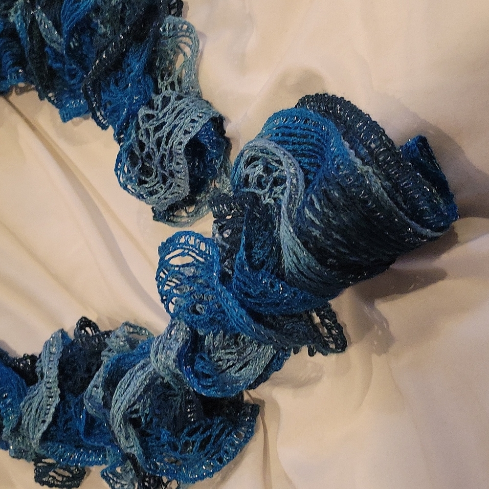 Handmade scarf - Picture 3 of 5
